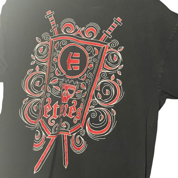 Vintage Etnies Skateboard T-Shirt Sz LG USA Black Graphic Rare Skull Tribal Red - Picture 2 of 5